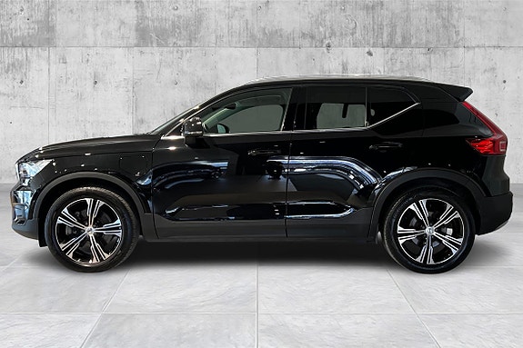 Volvo XC40 4 of 5