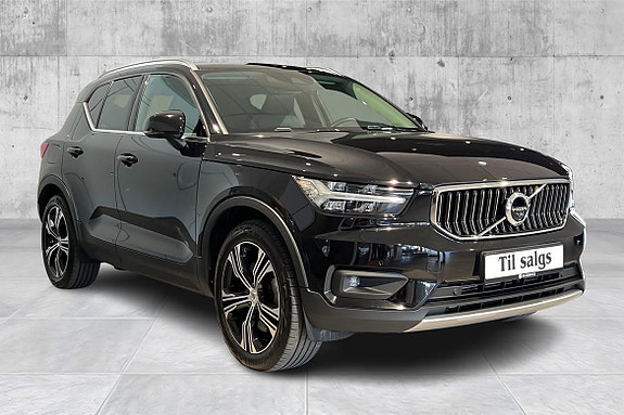 Volvo XC40 3 of 5