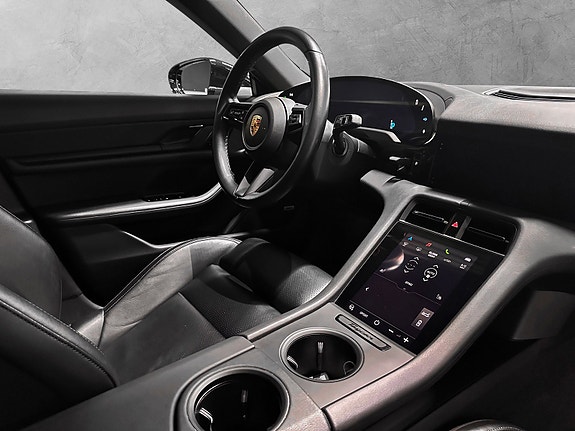 Porsche Taycan 23 of 30
