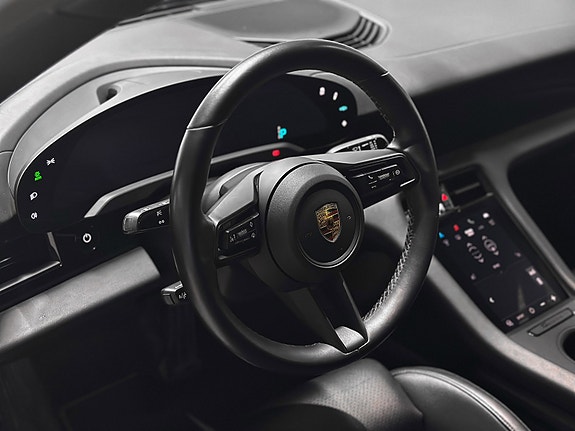 Porsche Taycan 18 of 30