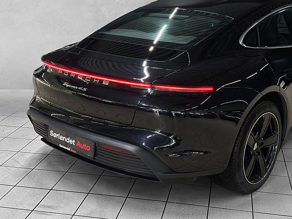 Porsche Taycan 8 of 30