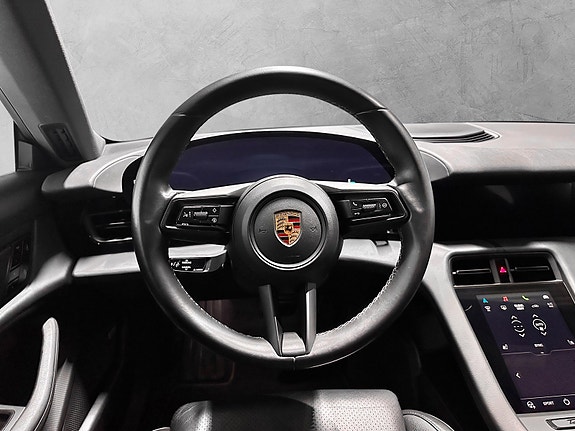 Porsche Taycan 26 of 30