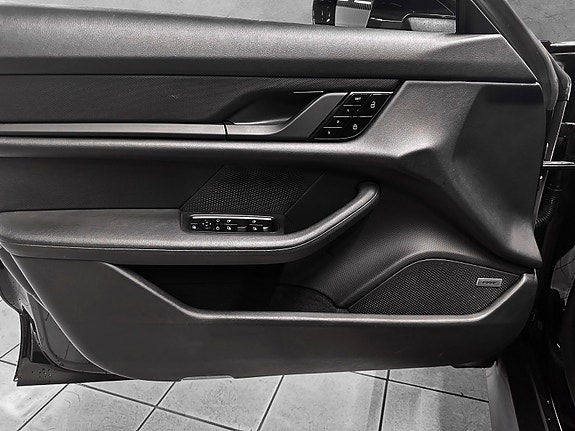 Porsche Taycan 13 of 30