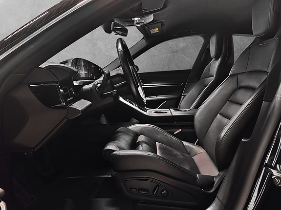 Porsche Taycan 17 of 30