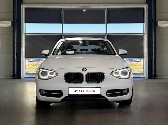 BMW 116d 3 of 5