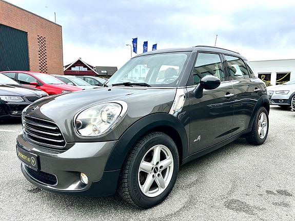MINI Countryman Cooper D 2 of 5