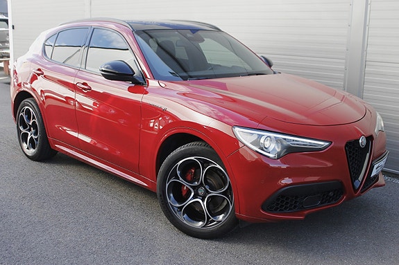 Alfa Romeo Stelvio 2 of 30
