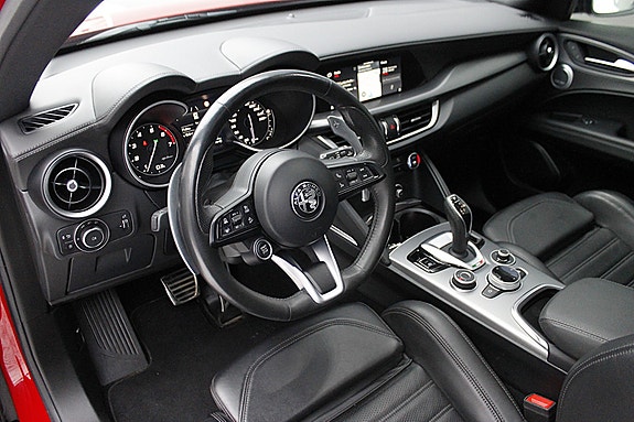 Alfa Romeo Stelvio 27 of 30