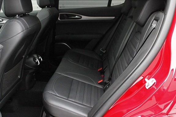 Alfa Romeo Stelvio 19 of 30