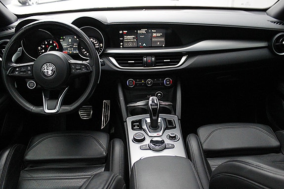 Alfa Romeo Stelvio 28 of 30