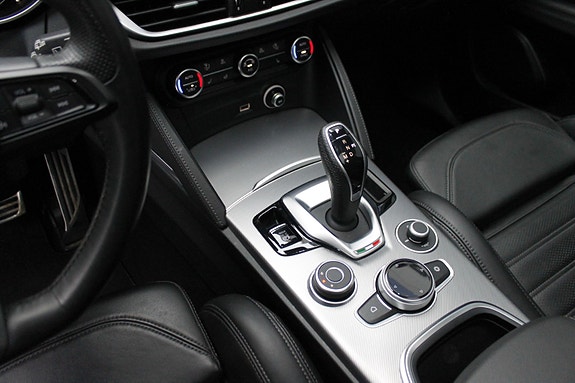 Alfa Romeo Stelvio 29 of 30