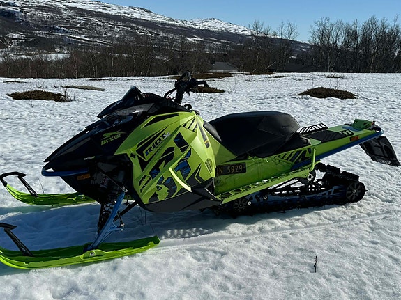 Arctic-cat Riot x 8000
