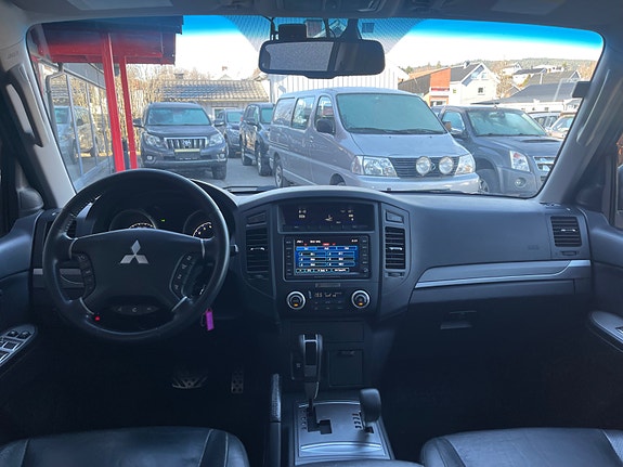 Mitsubishi Pajero 9 of 30