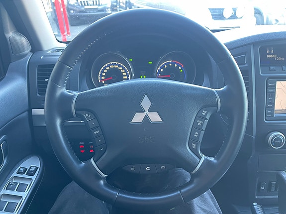 Mitsubishi Pajero 11 of 30