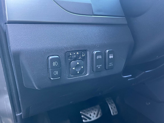 Mitsubishi Pajero 17 of 30