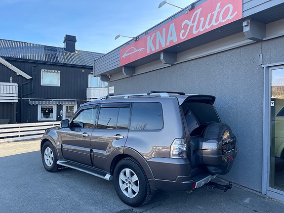 Mitsubishi Pajero 4 of 30