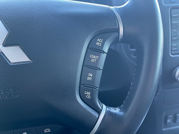 Mitsubishi Pajero 13 of 30