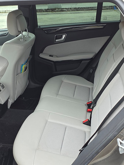 Mercedes-Benz E220 13 of 16