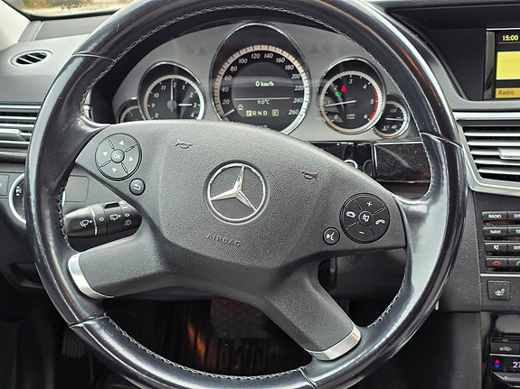 Mercedes-Benz E220 12 of 16