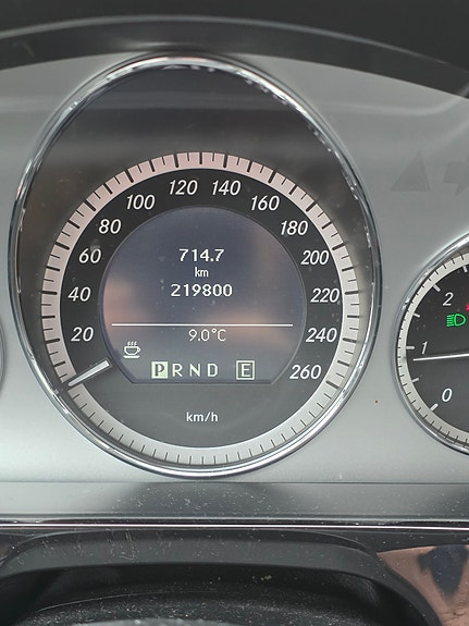 Mercedes-Benz E220 8 of 16