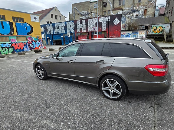Mercedes-Benz E220 4 of 16