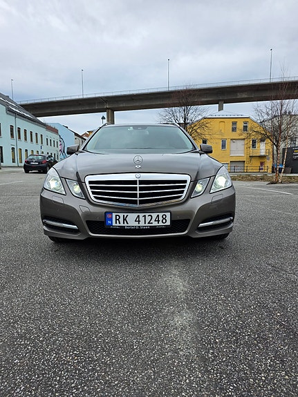Mercedes-Benz E220 5 of 16