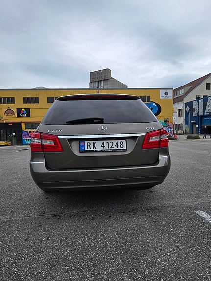 Mercedes-Benz E220 7 of 16