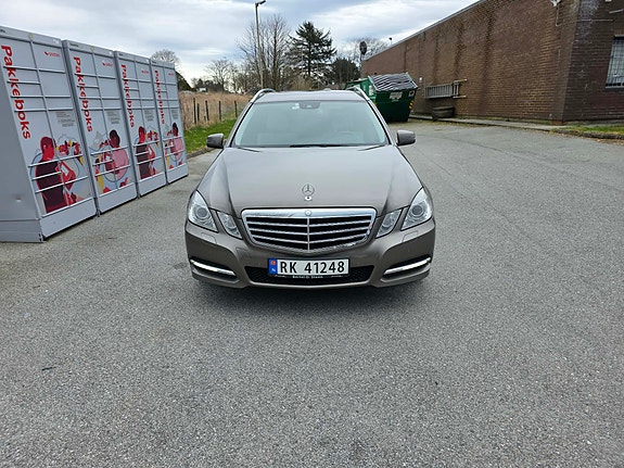 Mercedes-Benz E220 6 of 16