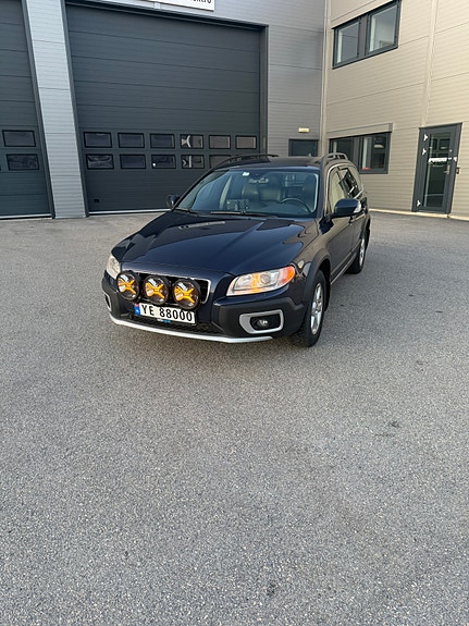 Volvo XC70 2 of 5