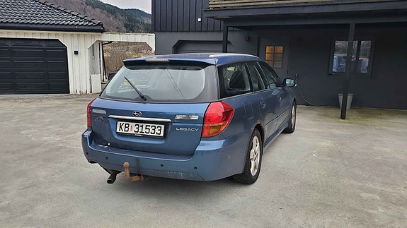 Subaru Legacy 3 of 5
