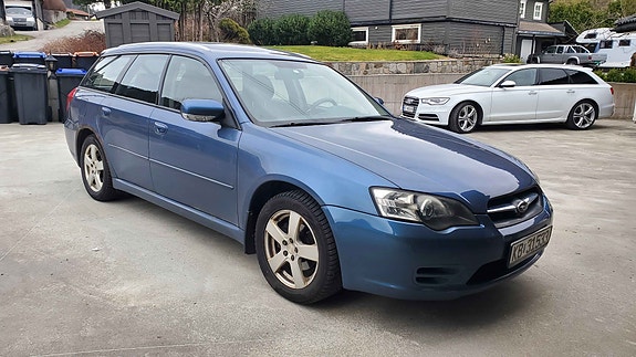 Subaru Legacy 2 of 5