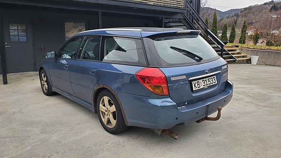 Subaru Legacy 4 of 5