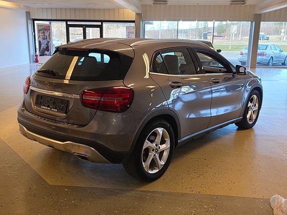 Mercedes-Benz GLA180 5 of 22