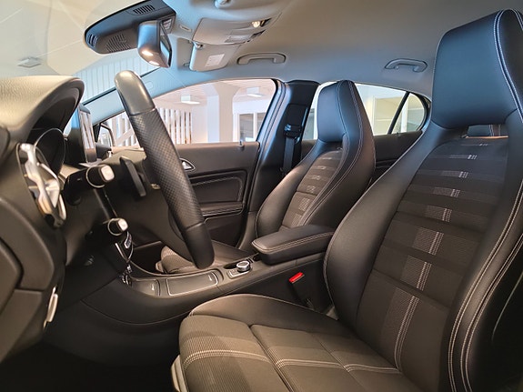 Mercedes-Benz GLA180 15 of 22