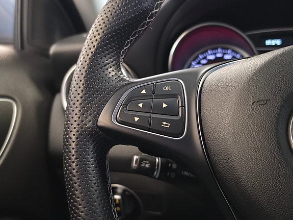 Mercedes-Benz GLA180 19 of 22
