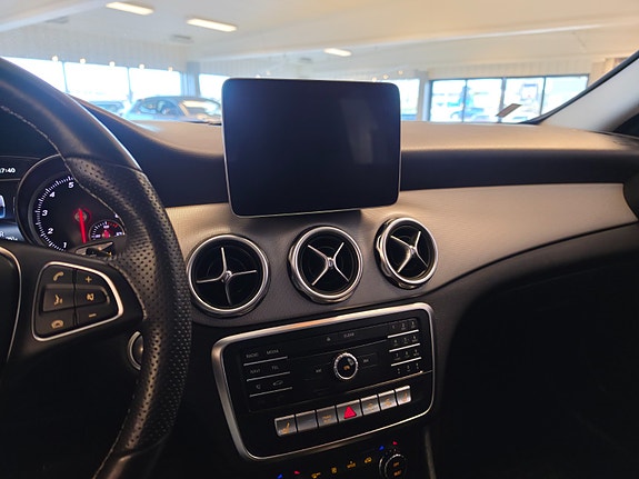 Mercedes-Benz GLA180 13 of 22