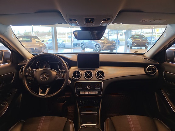 Mercedes-Benz GLA180 11 of 22