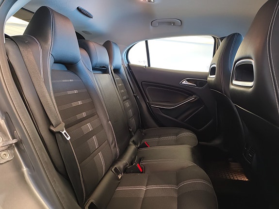 Mercedes-Benz GLA180 17 of 22
