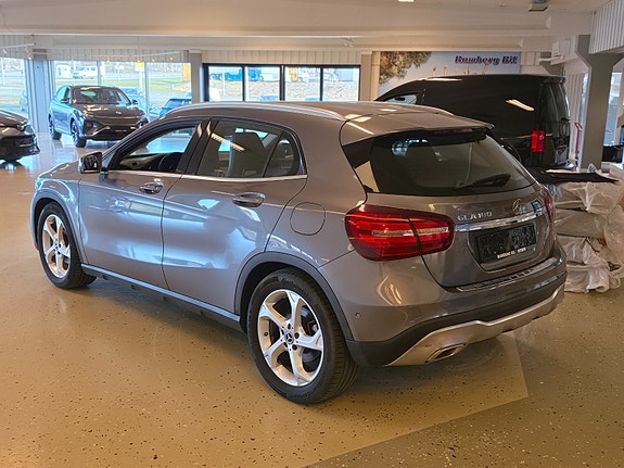 Mercedes-Benz GLA180 7 of 22