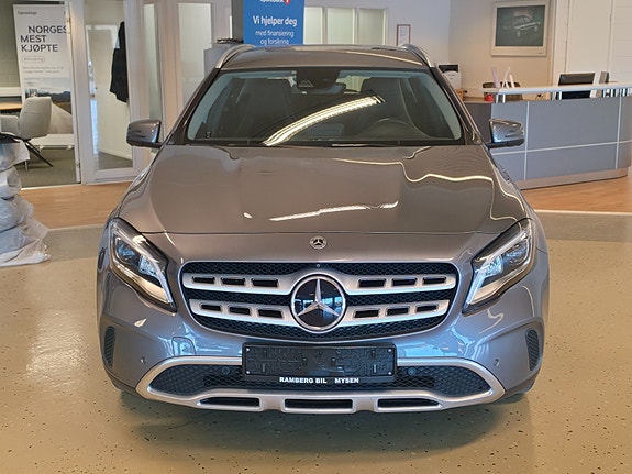 Mercedes-Benz GLA180 2 of 22