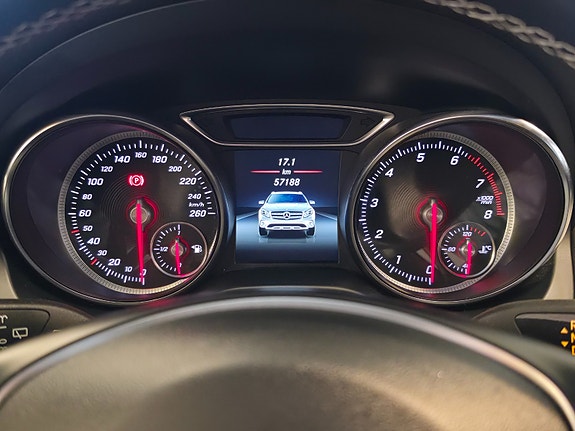 Mercedes-Benz GLA180 14 of 22