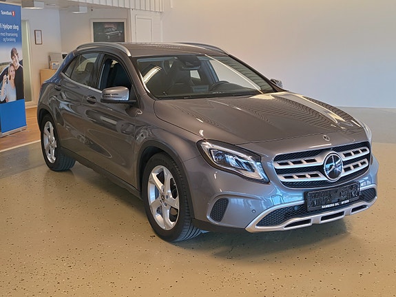 Mercedes-Benz GLA180 3 of 22