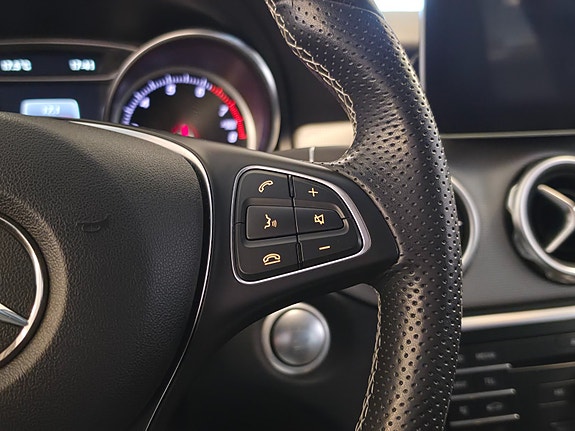 Mercedes-Benz GLA180 20 of 22