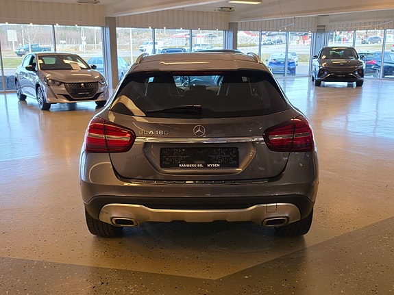 Mercedes-Benz GLA180 6 of 22