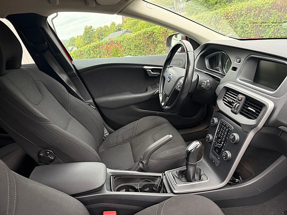Volvo V40 8 of 24