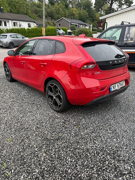 Volvo V40 3 of 24