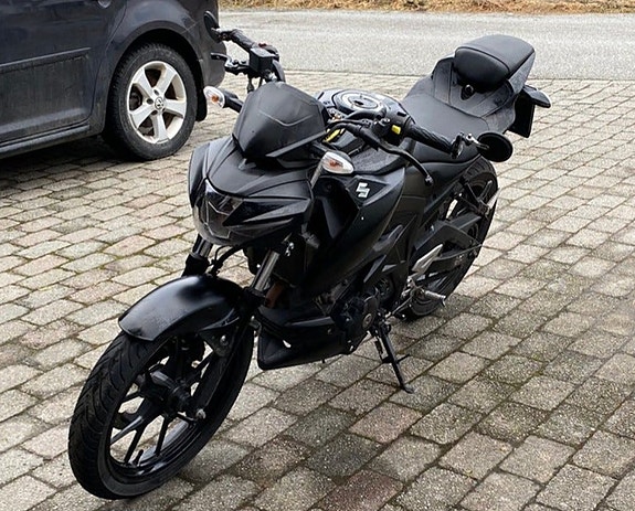 Suzuki GSX-S 125 2 of 5