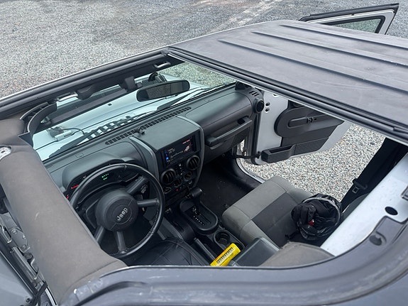 Jeep Wrangler 16 of 23
