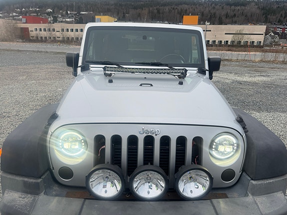 Jeep Wrangler 9 of 23