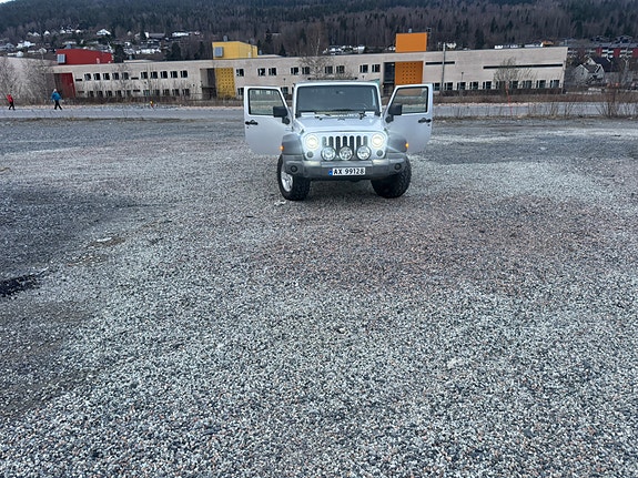 Jeep Wrangler 10 of 23
